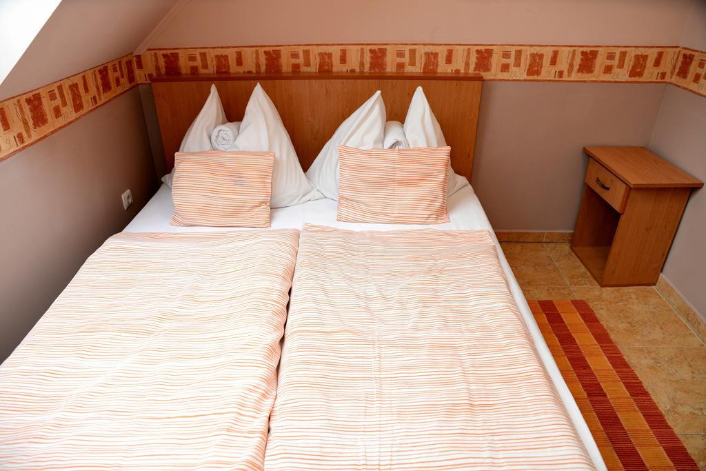 Abbázia Apartman Villa Gyula Camera foto
